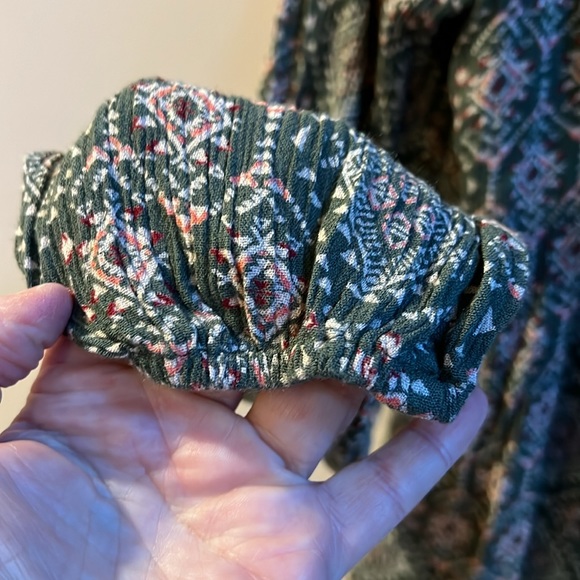 Hollister Long-Sleeved Blouse w/Lace Up Front. Brown/Burgundy/Orange size M - Picture 4 of 5